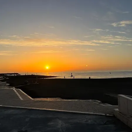 Pieds Dans L'eau - Vue Sur - Playa De